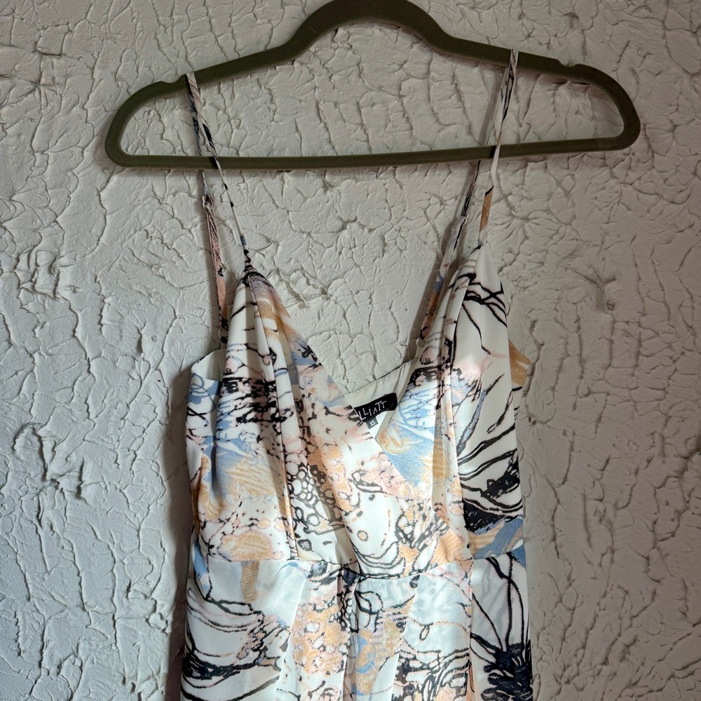 Elliatt Pastel Abstract Midi Dress - Picture 2 of 9